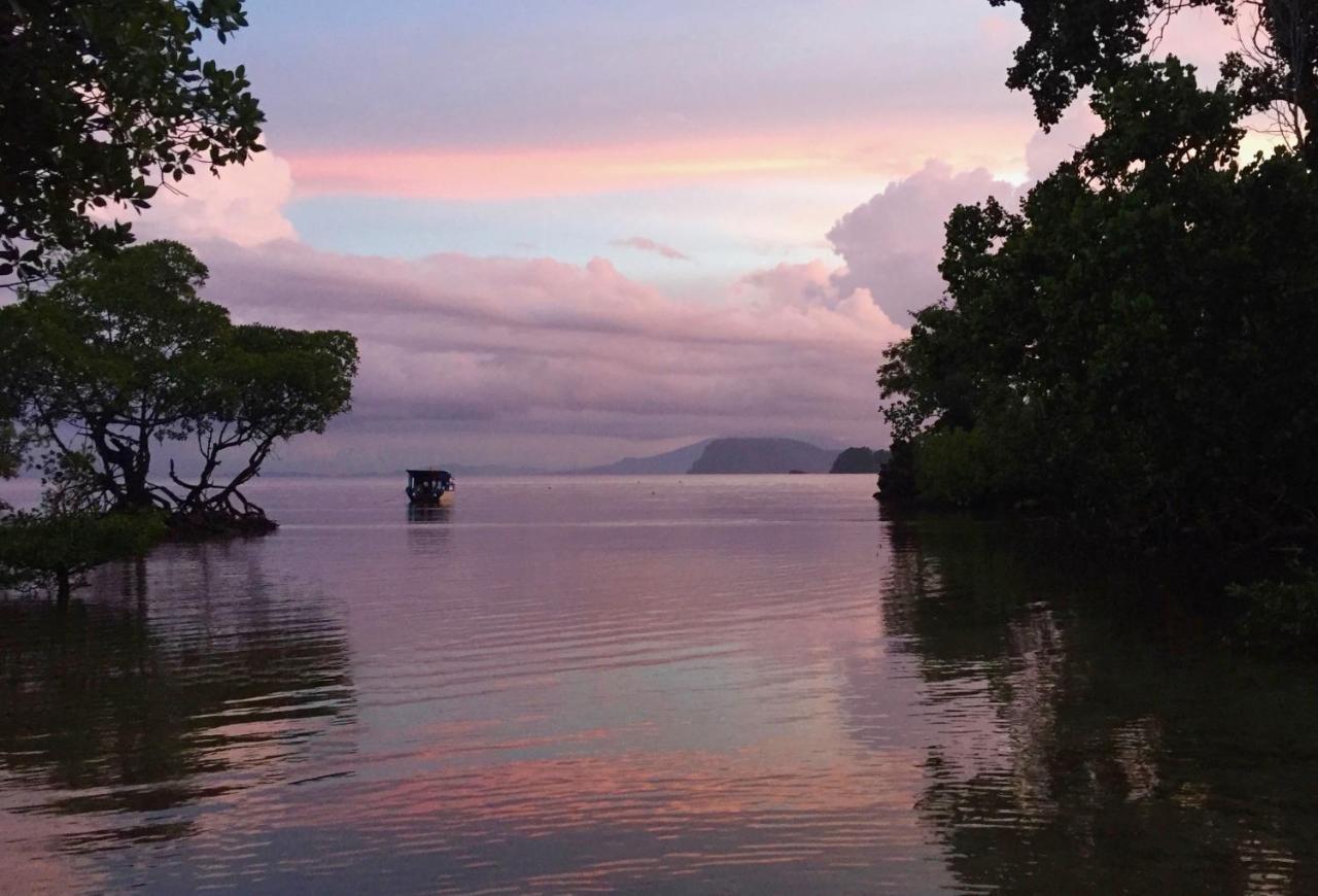Nomad Divers Bangka Likupang Bagian luar foto