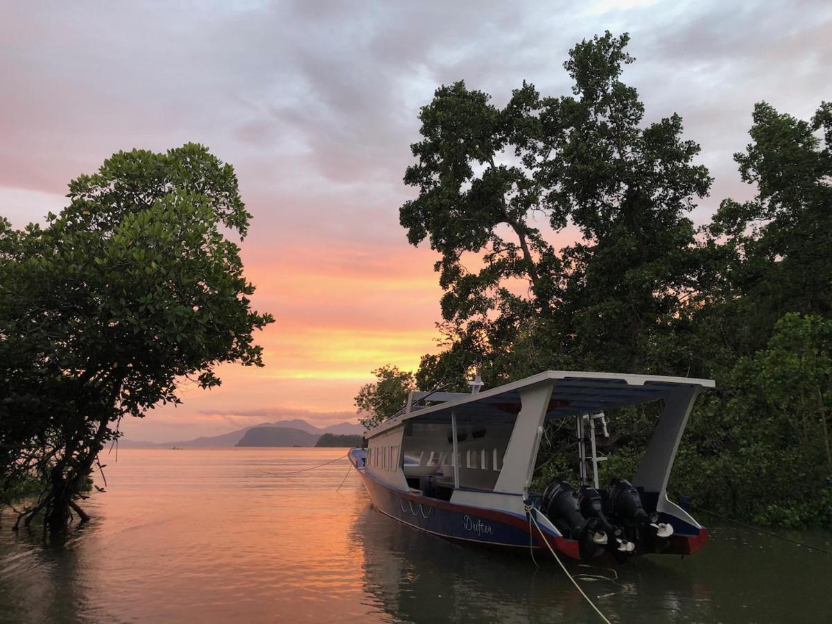 Nomad Divers Bangka Likupang Bagian luar foto